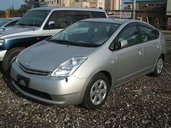 2004 Toyota Prius Photos