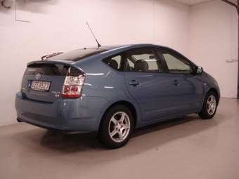 2004 Toyota Prius Photos
