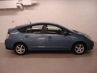 2004 Toyota Prius Pictures