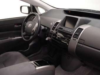 2004 Toyota Prius Wallpapers