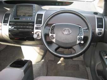 2004 Toyota Prius Images