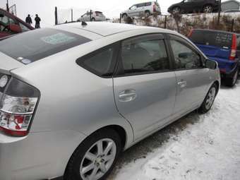 2004 Toyota Prius Images