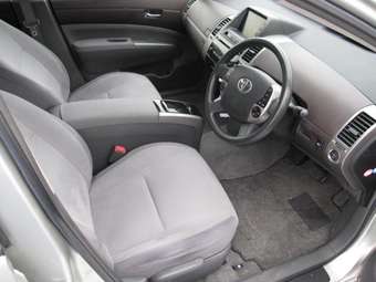 2004 Toyota Prius Pics