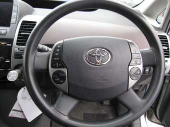 2004 Toyota Prius Pictures