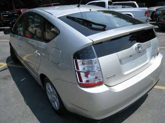 2004 Toyota Prius Pictures