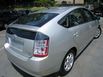 2004 Toyota Prius Photos