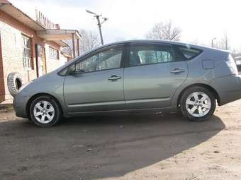 2004 Toyota Prius Photos