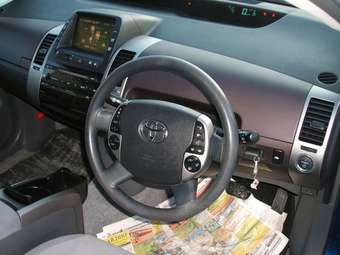 2004 Toyota Prius Pictures
