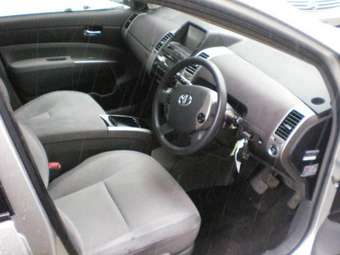 2004 Toyota Prius Pictures