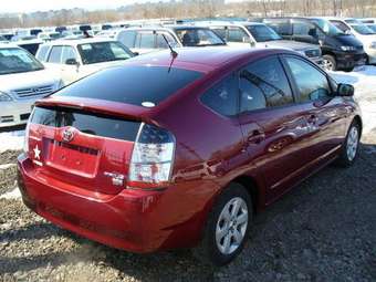 2004 Toyota Prius Images