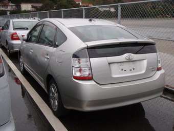 2004 Toyota Prius Images
