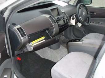 2004 Toyota Prius Pictures