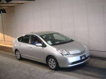 2004 Toyota Prius Pictures