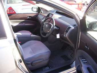 2004 Toyota Prius Images