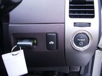 2004 Toyota Prius Photos