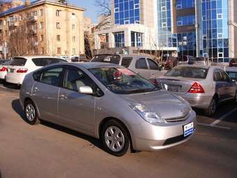 2004 Toyota Prius Photos