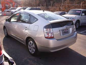 2004 Toyota Prius Wallpapers