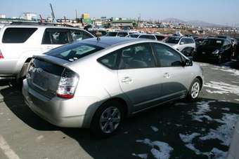 2004 Toyota Prius Pictures