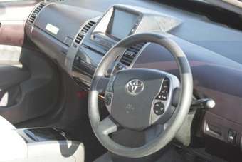 2004 Toyota Prius Pics