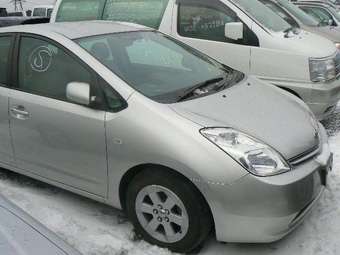 2004 Toyota Prius Pictures