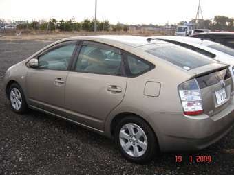 2004 Toyota Prius Photos