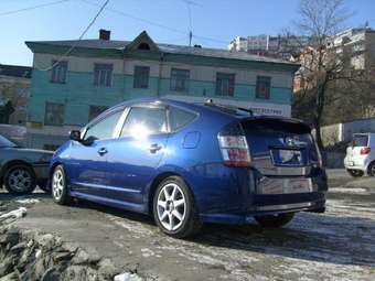 2004 Toyota Prius Images