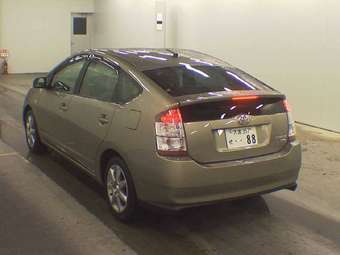 2004 Toyota Prius Pictures