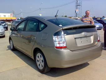 2004 Toyota Prius Wallpapers