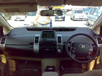 2004 Toyota Prius Images