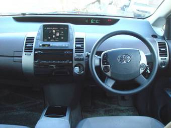 2004 Toyota Prius Pics