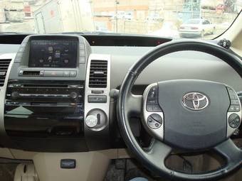 2004 Toyota Prius Images