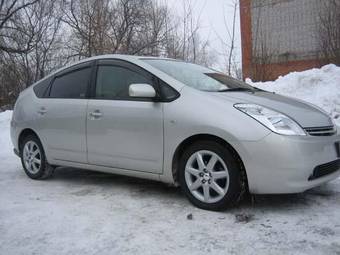 2004 Toyota Prius Pictures