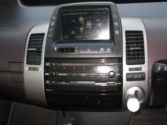 2004 Toyota Prius Images