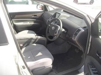2004 Toyota Prius Pictures