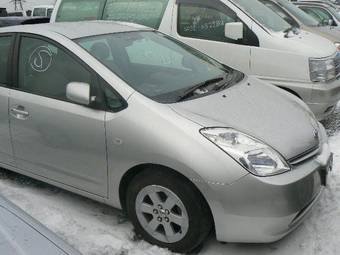 2004 Toyota Prius Pics