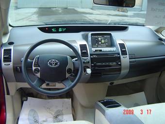 2004 Toyota Prius Pictures