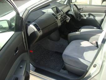 2004 Toyota Prius Images
