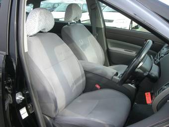 2004 Toyota Prius Pics