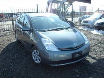 2004 Toyota Prius Pictures