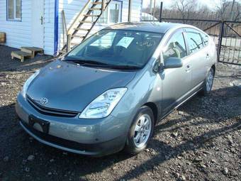 2004 Toyota Prius Photos