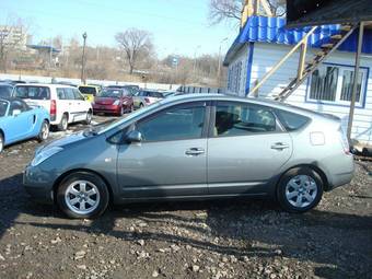 2004 Toyota Prius Photos