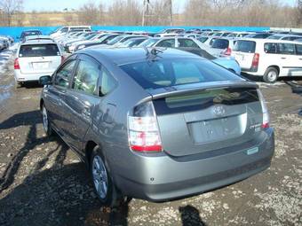2004 Toyota Prius Pictures