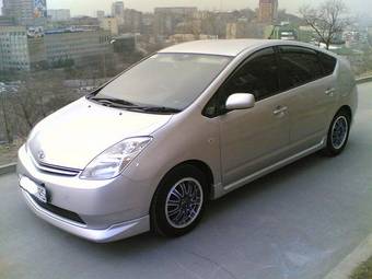 2004 Toyota Prius Photos