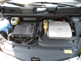 2004 Toyota Prius Pictures