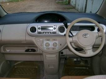 2004 Toyota Prius Pictures