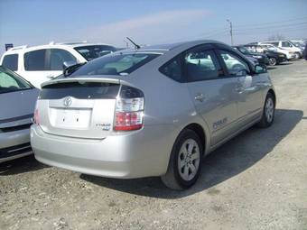 2004 Toyota Prius Pics