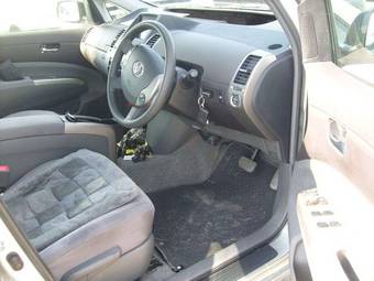 2004 Toyota Prius Pictures