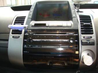2004 Toyota Prius Photos