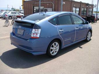 2004 Toyota Prius Pictures