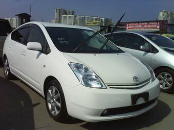 2004 Toyota Prius Pictures